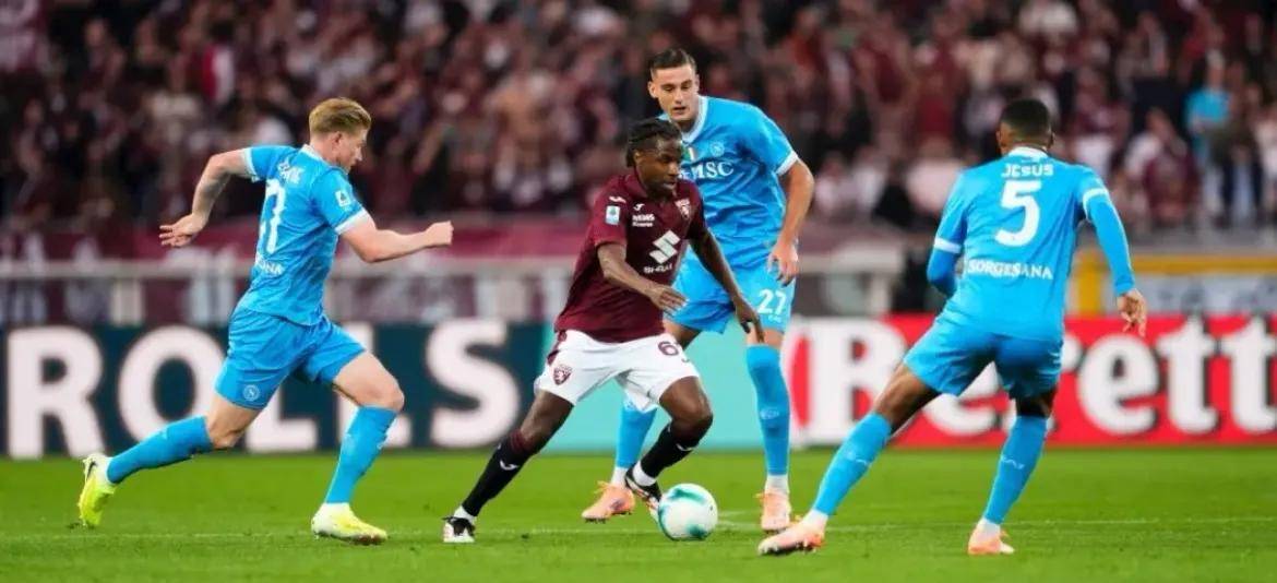 包含那不勒斯训练开放日，今夜单刀错失引欢呼，德甲在即，年轻球员得到机会的词条爱游戏体育