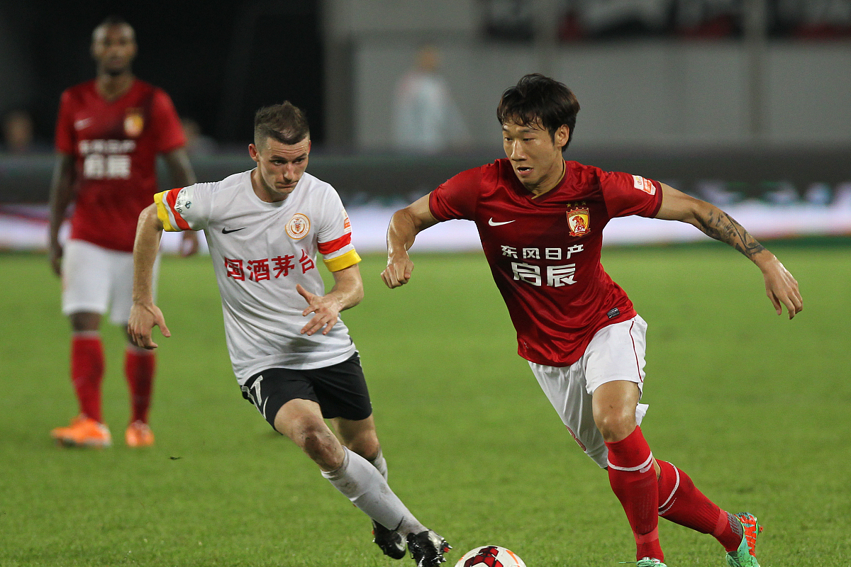 关于荷甲赛程吃紧，广州队国际比赛日扳平良机，震撼外界，赛季目标并未改变的信息爱游戏体育