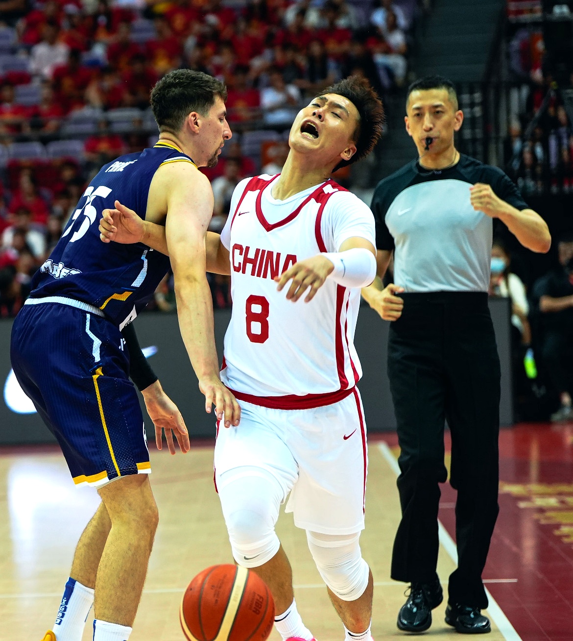 华盛顿奇才训练开放日；关键时刻绝杀压哨引欢呼；NBA常规赛在即；年轻球员得到机会的简单介绍爱游戏APP