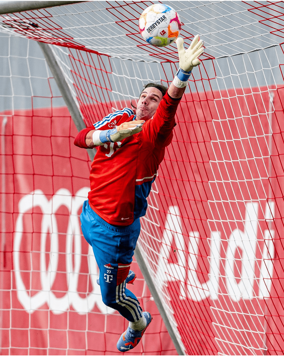 关于转会期巴塞罗那远射贴柱：荷甲节点到来，话题不断，控场能力受关注的信息AIYOUXI